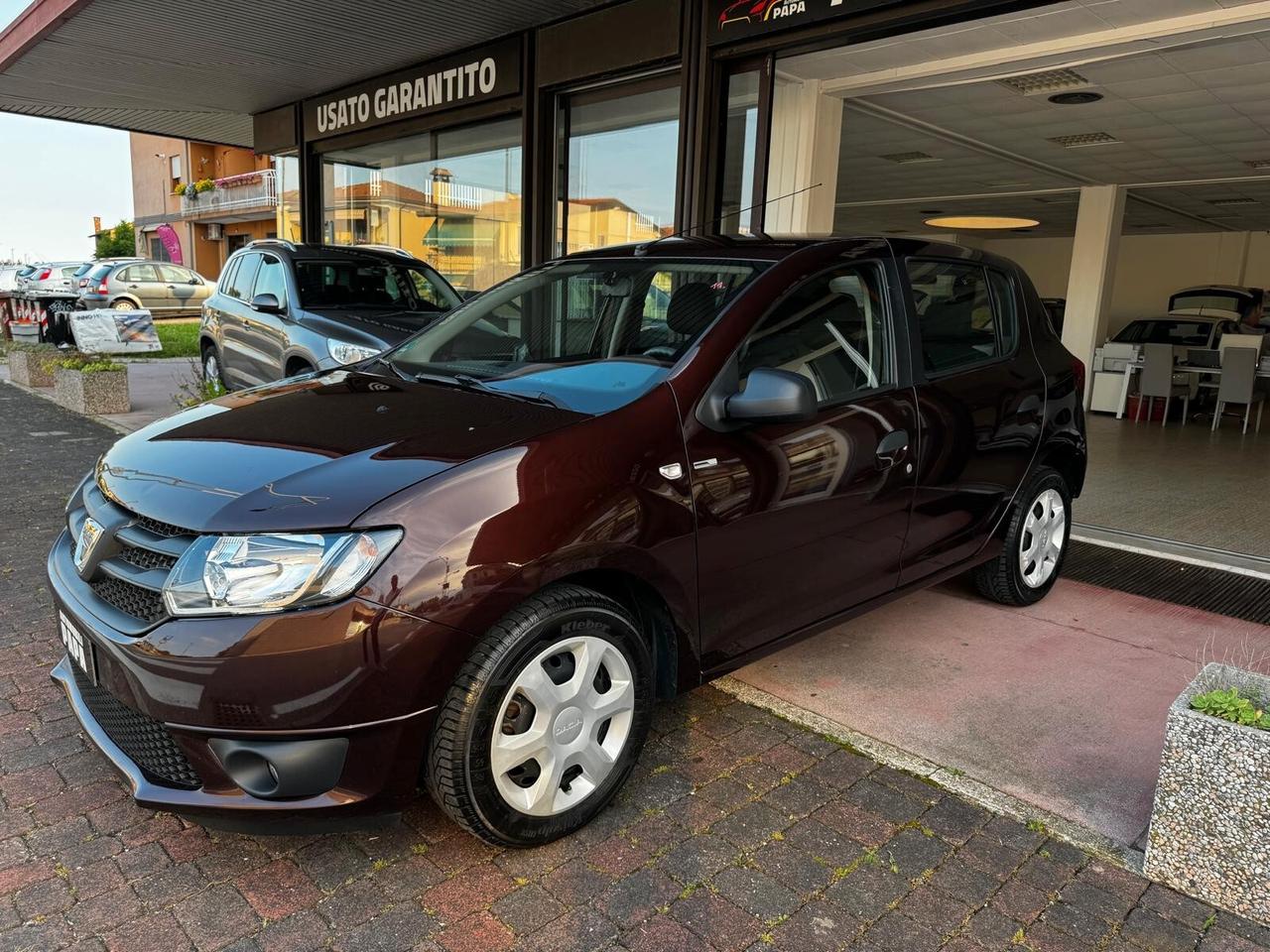 Dacia Sandero 1.2 75CV Serie Speciale Lauréate Family