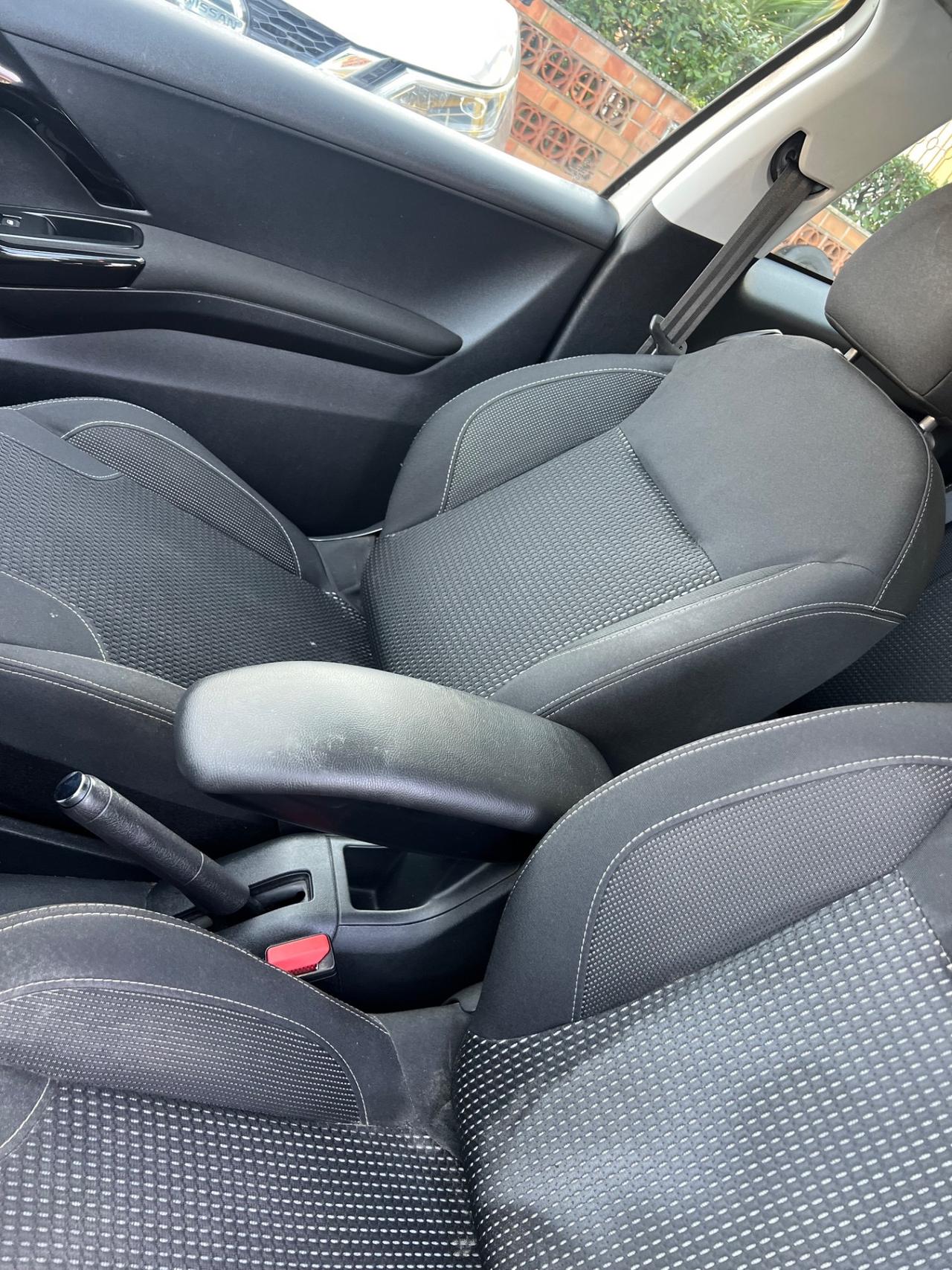 Peugeot 208 PureTech 82 3 porte Allure