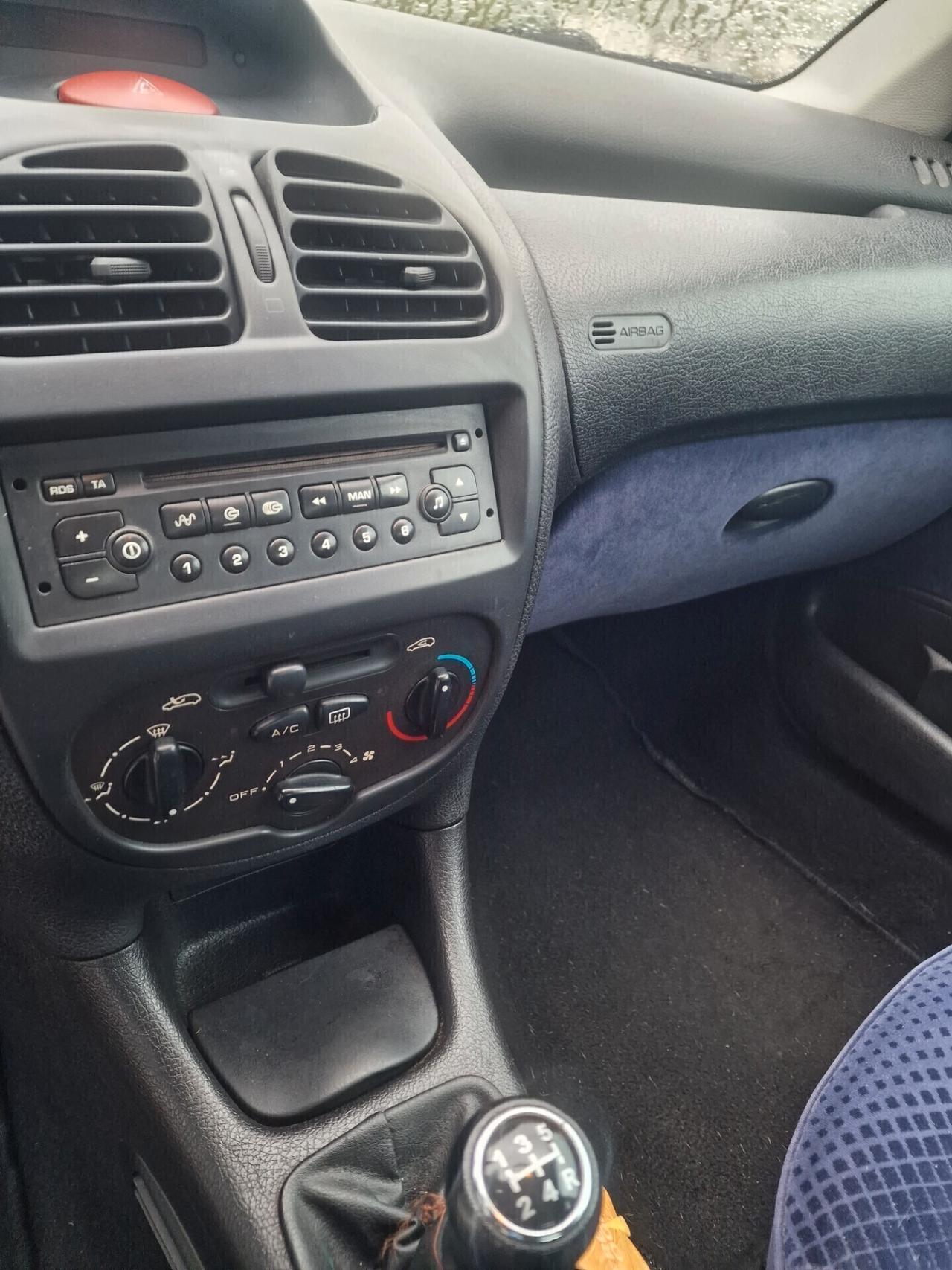 Peugeot 206 1.1 3p. XT
