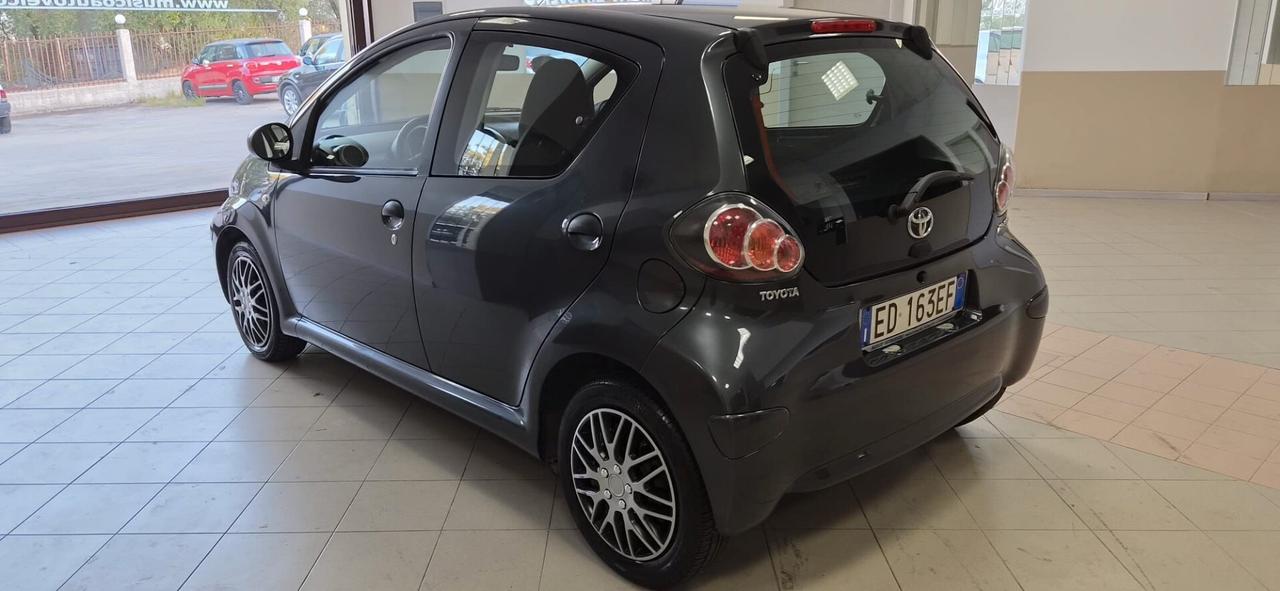 Toyota Aygo 1.0 12V VVT-i 5 porte Sol Red Edition