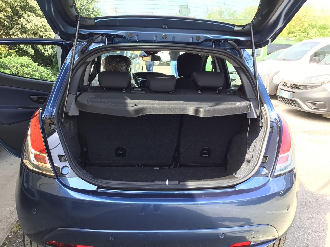 Lancia Ypsilon 1.0 FireFly KM 0 Hybrid Platino