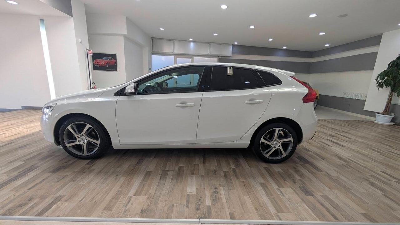 Volvo V40 D2 BUSINESS