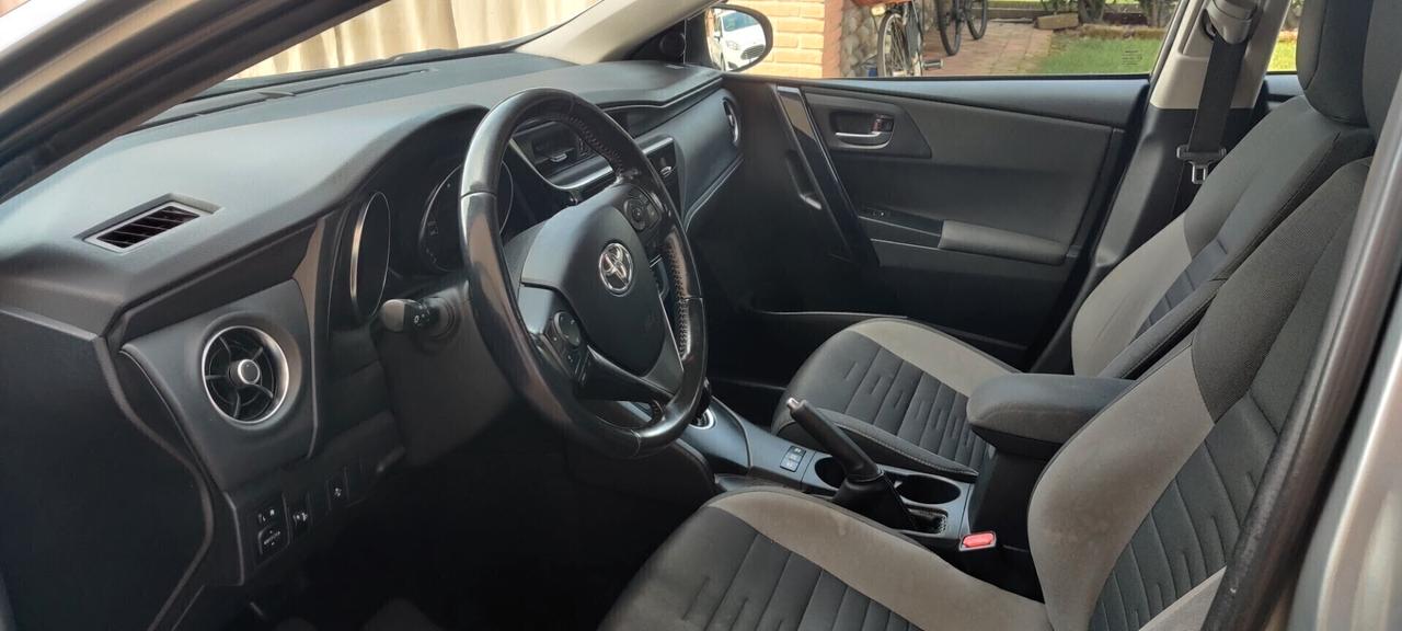 Toyota Auris 1.8 Hybrid Business