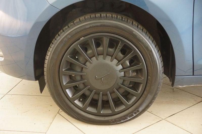 Lancia Ypsilon 1.0 FireFly 5 porte S&S Hybrid Silver