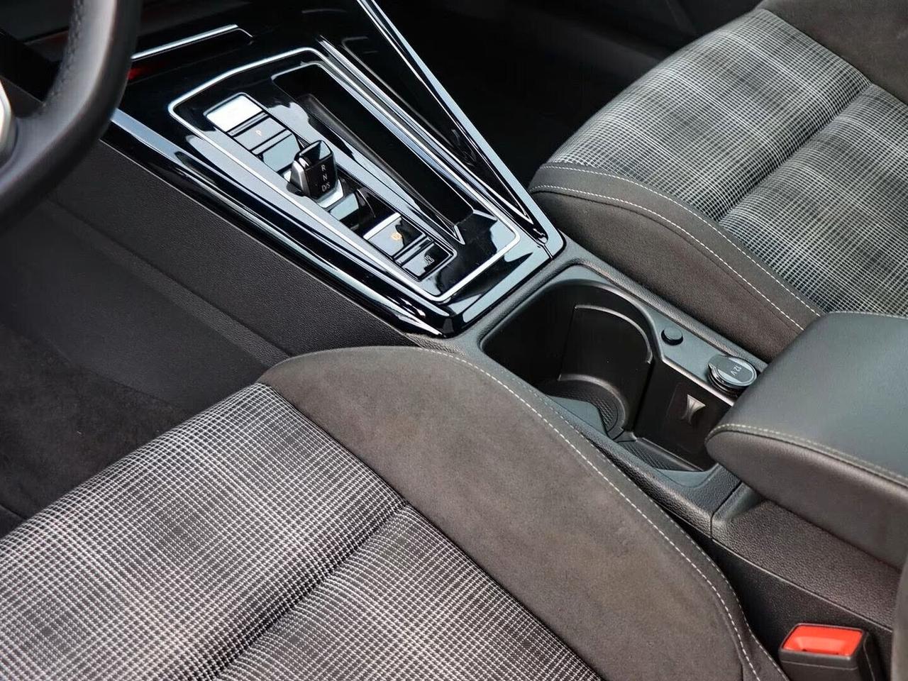 Volkswagen Golf 2.0 TDI DSG GTD TETTO TELECAMERA 19" R MATRIX