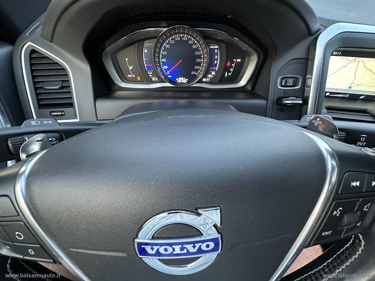VOLVO XC60 D4 AWD R-design Momentum
