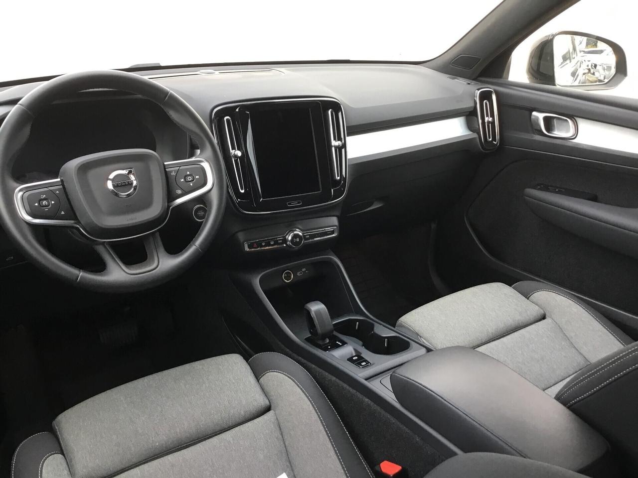 Volvo XC40 T2 Core CAMBIO AUTOMATICO