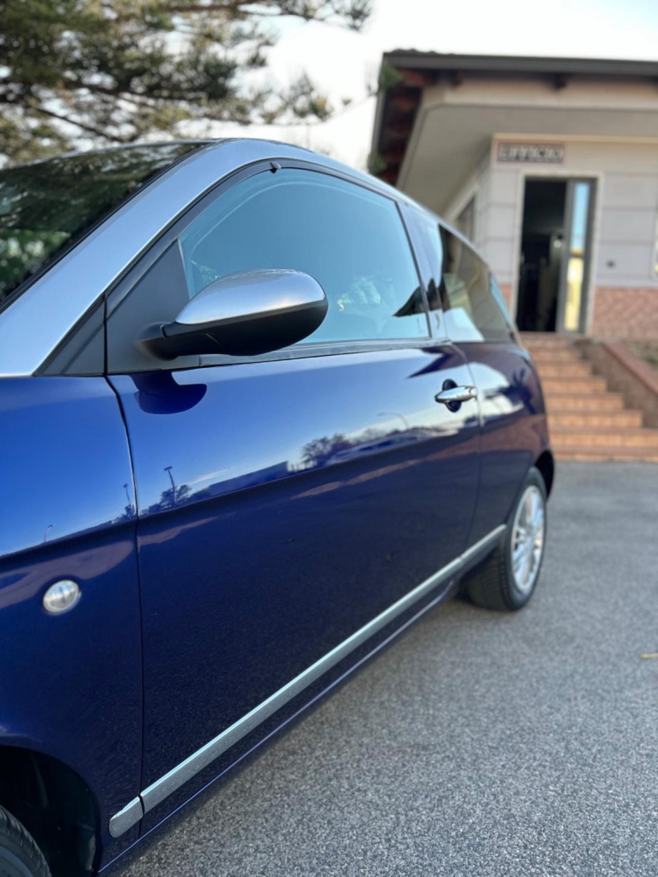 Lancia Ypsilon 1.2 Argento B-Color