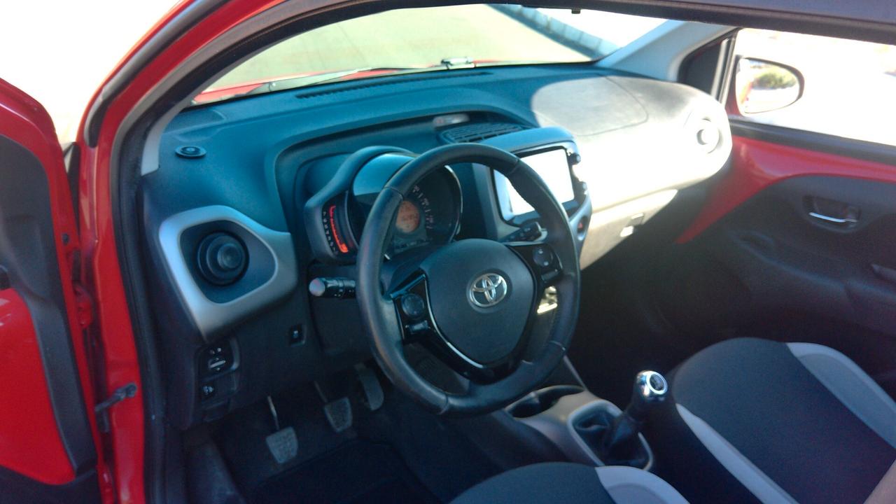 Toyota Aygo 1.0 VVT-i 69 CV 5 porte x-cool TSS