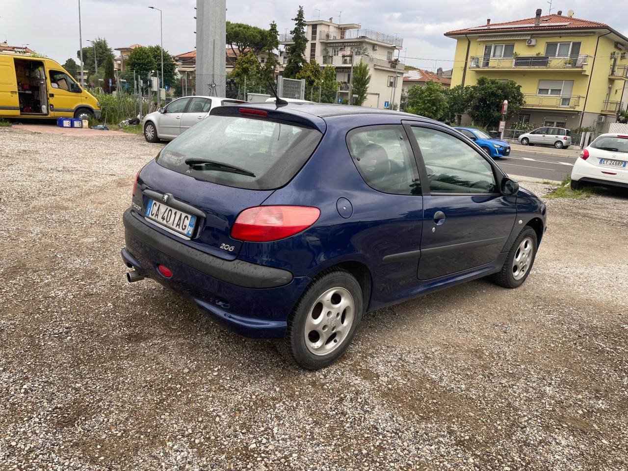 Peugeot 206 1.1 3p. XT