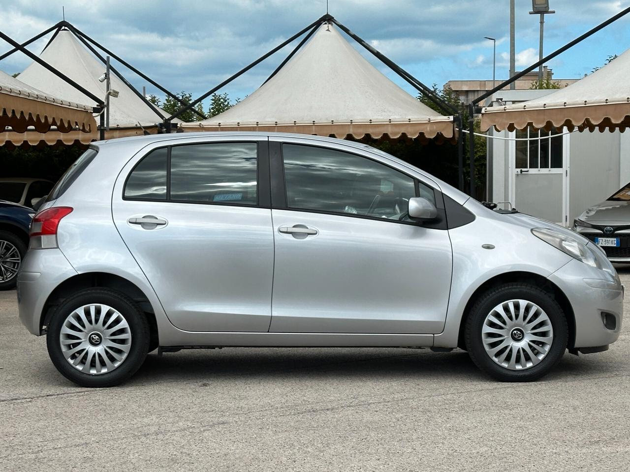 TOYOTA Yaris 1.0 5 porte Sol