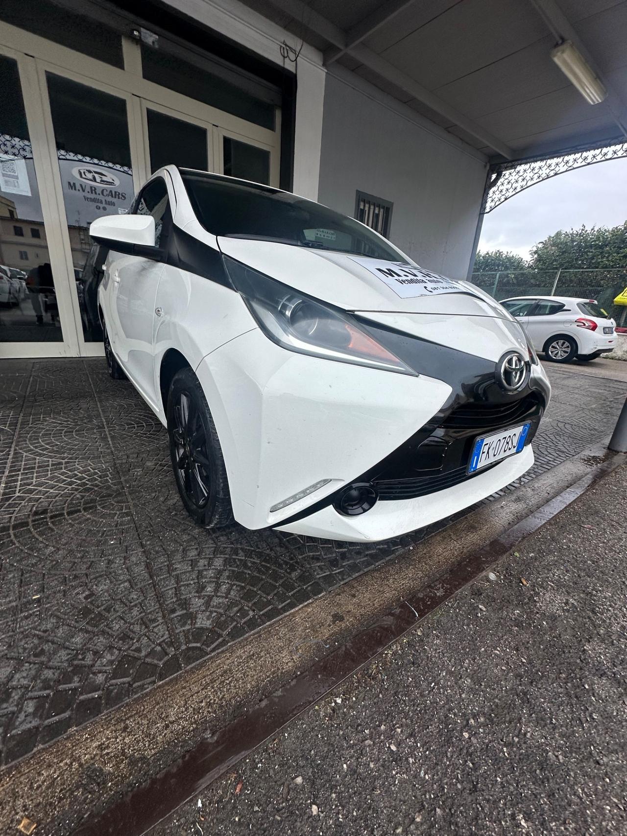 Toyota Aygo 1.0 VVT-i 69 CV 5 porte x-black TSS