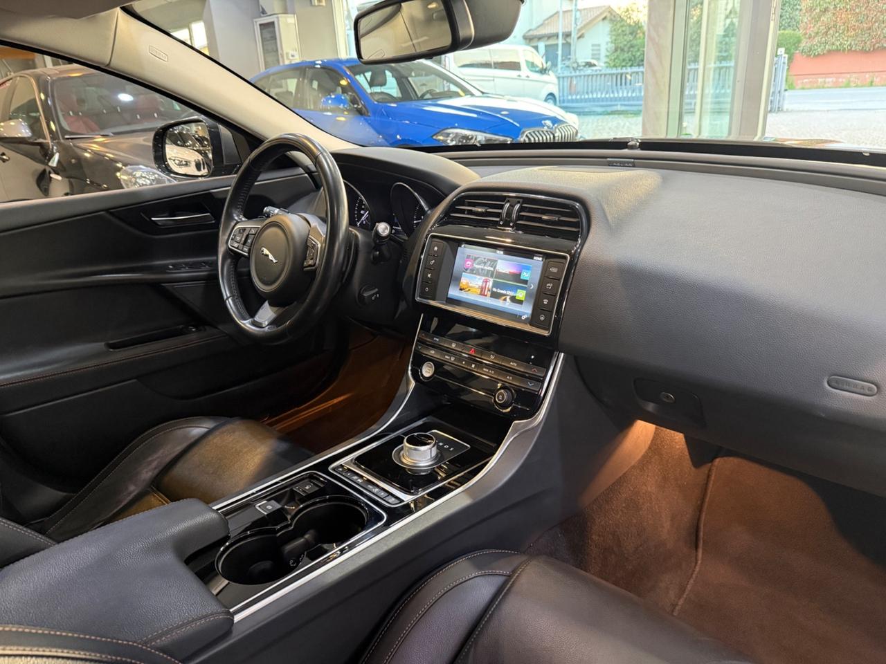 Jaguar XE 2.0 D Turbo 180CV aut. Pure Business Edition