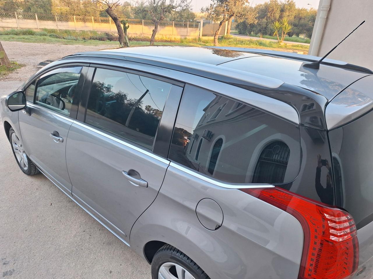 Peugeot 5008 1.6 HDi 115CV"7 POSTI" NAVI TETTO