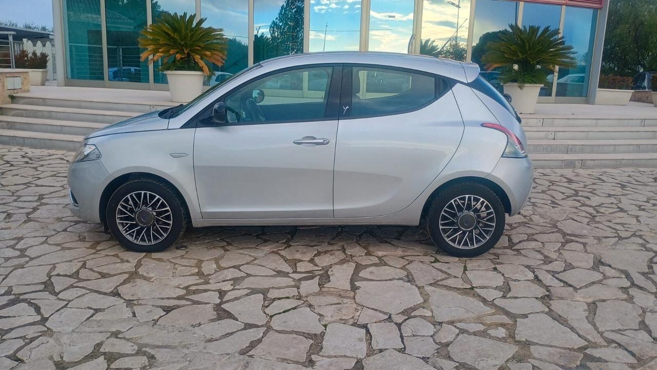 Lancia Ypsilon 1.2 69 CV 5 porte Gold