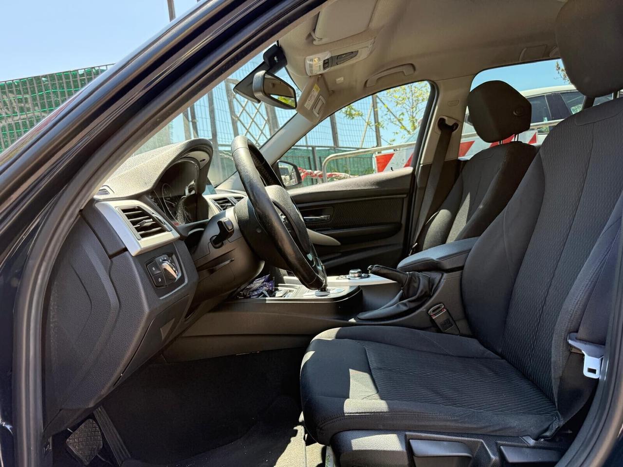 Bmw 318d Touring Business aut. Navi Professional Fari Xeno