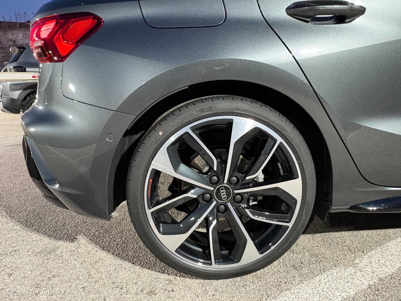 NEW Audi A3 SPORTBACK IDENTITY BLACK TDI 110 kW S tronic line edition TETTO APRIBILE