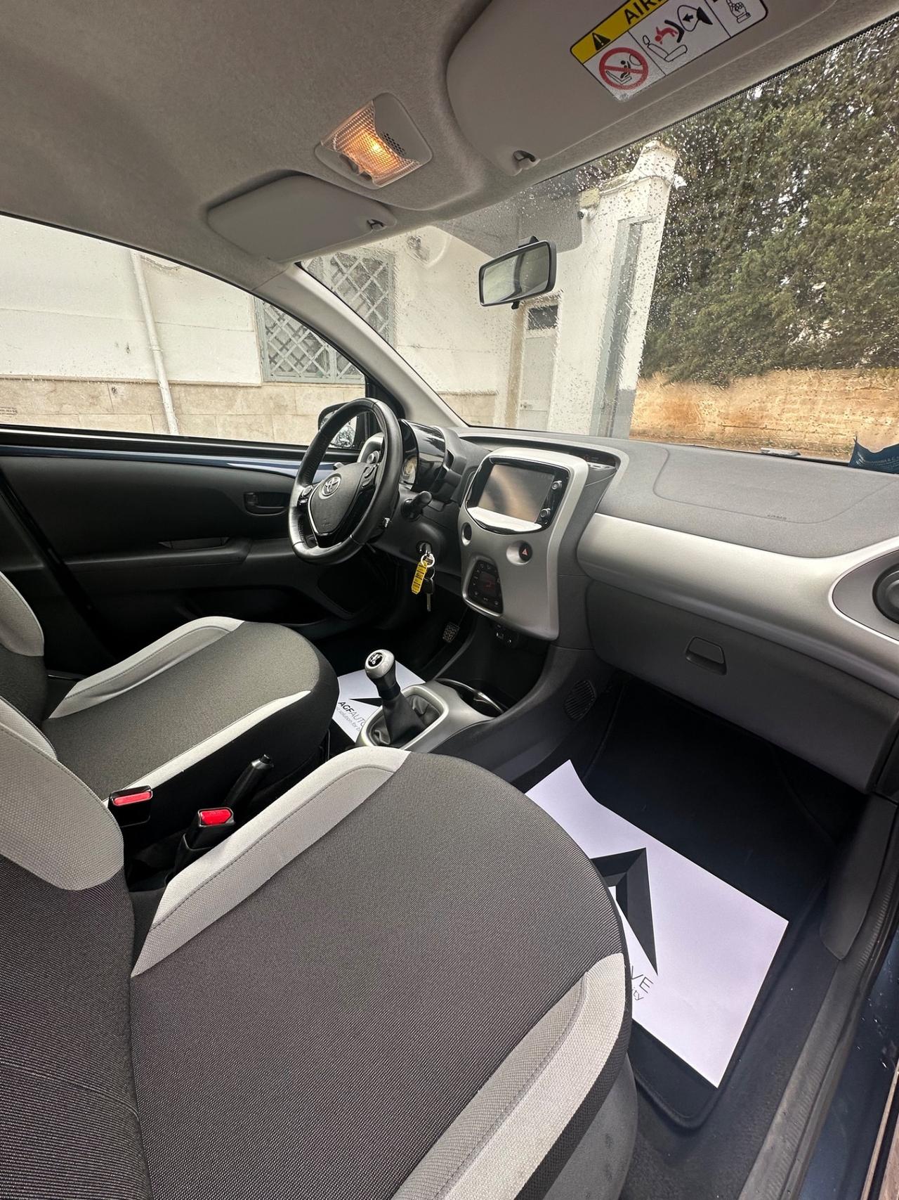 Toyota Aygo 1.0 VVT-i 69 CV 5 porte x-play