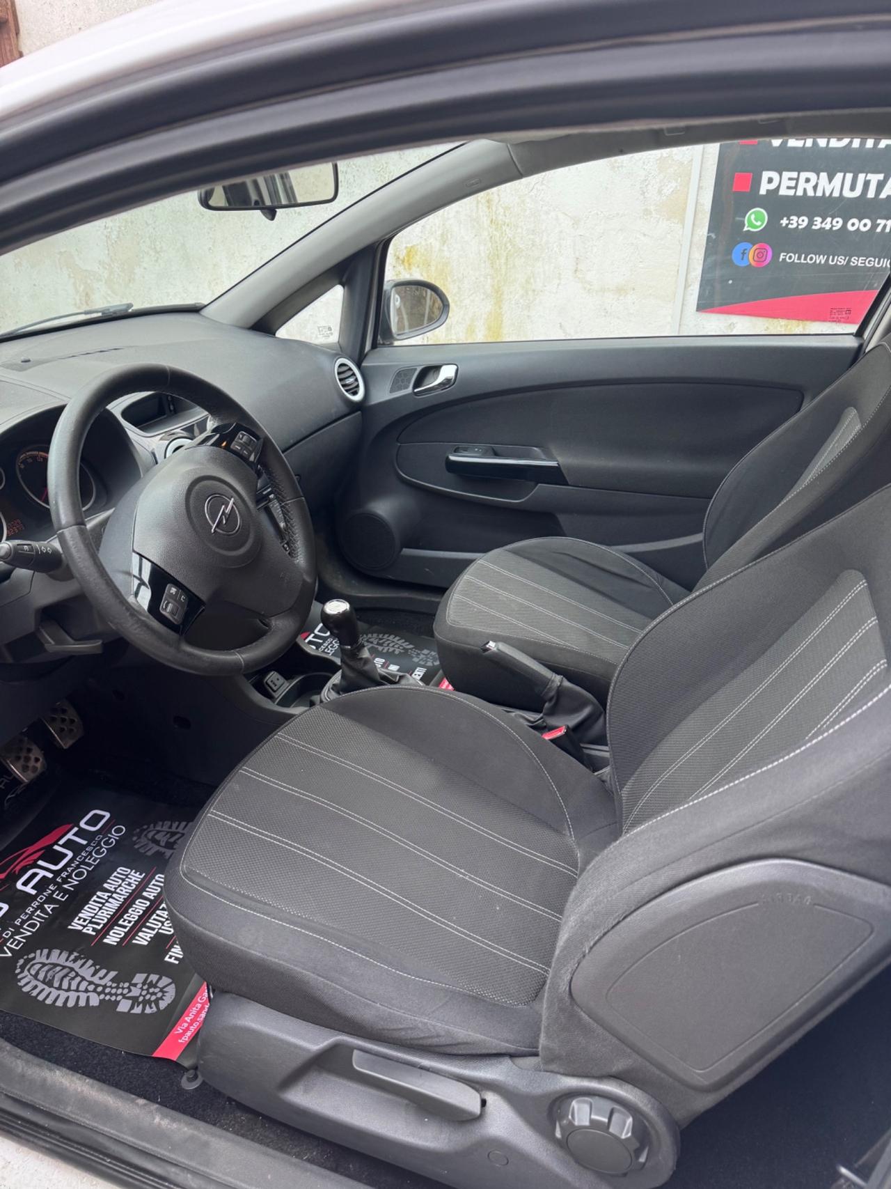 Opel Corsa 1.2 3 porte b-color