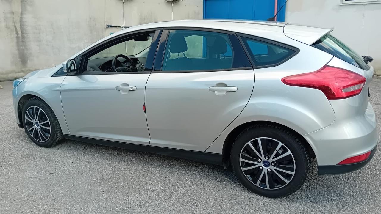 Ford focus 5P-1.6 gpl - km 86000-2015