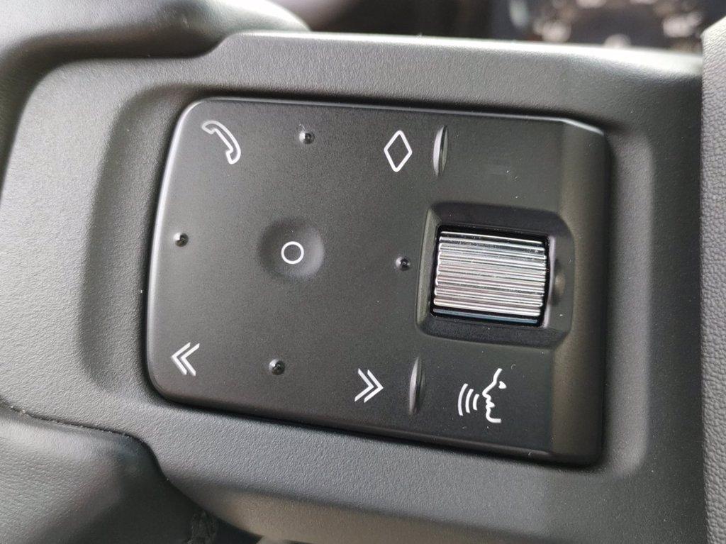 LAND ROVER Defender (2019) LAND ROVER 90 3.0D I6 250 CV AWD Auto X-Dynamic HSE del 2023