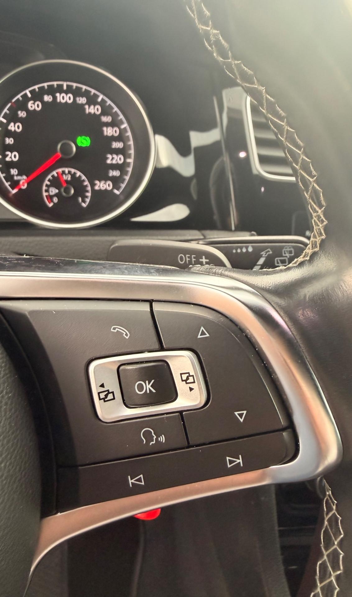 Volkswagen Golf 2.0 TDI DSG 5p. R-Line