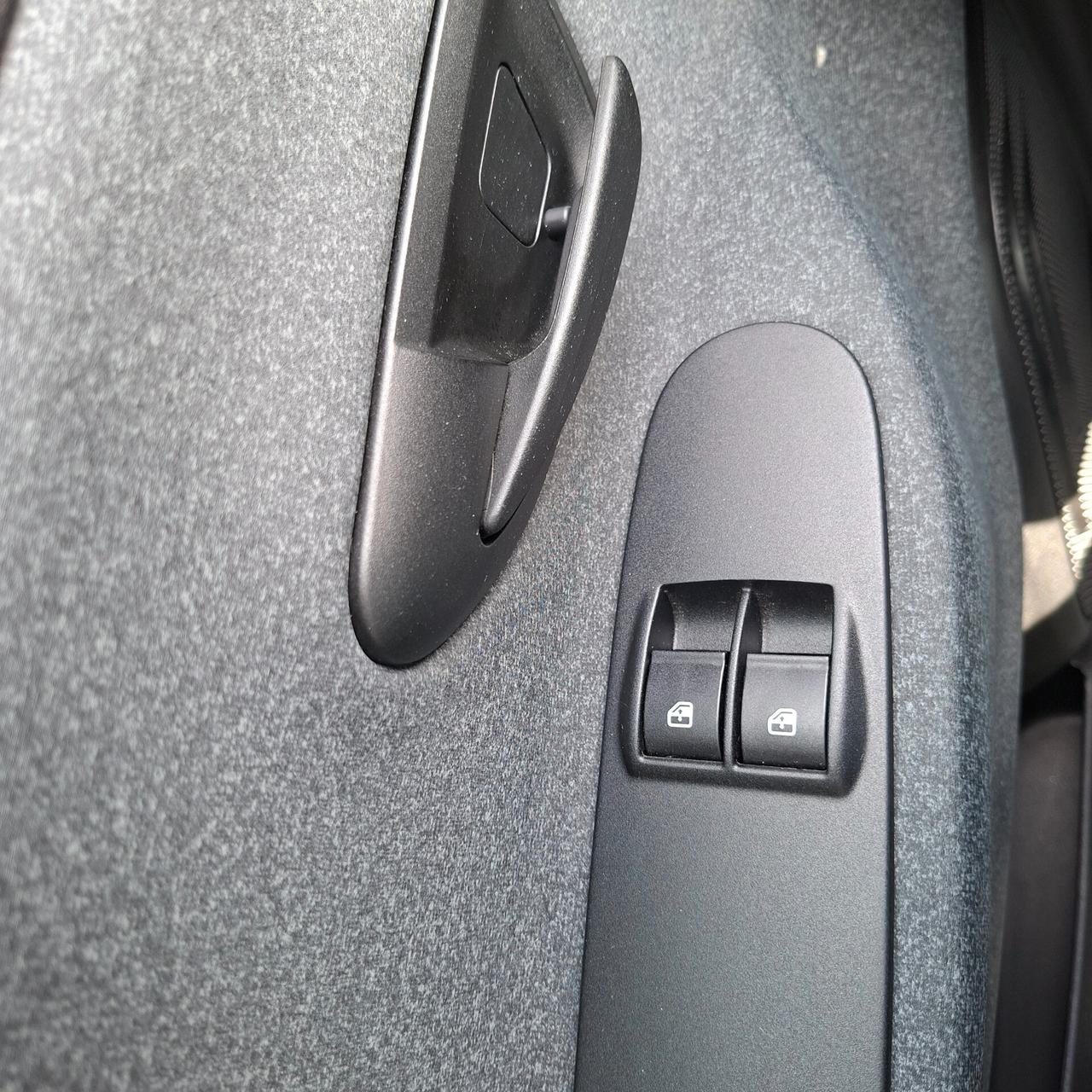 Lancia Ypsilon 1.0 Bz 70 Cv Hybrid Silver