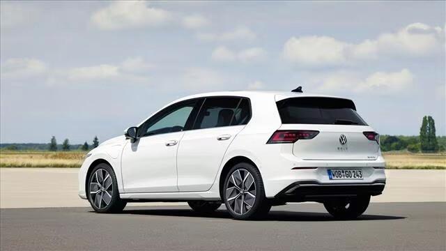 VOLKSWAGEN GOLF 2.0 TDI SCR 110KW Edition Plus DSG Hatchback 5-door (Euro 6E)