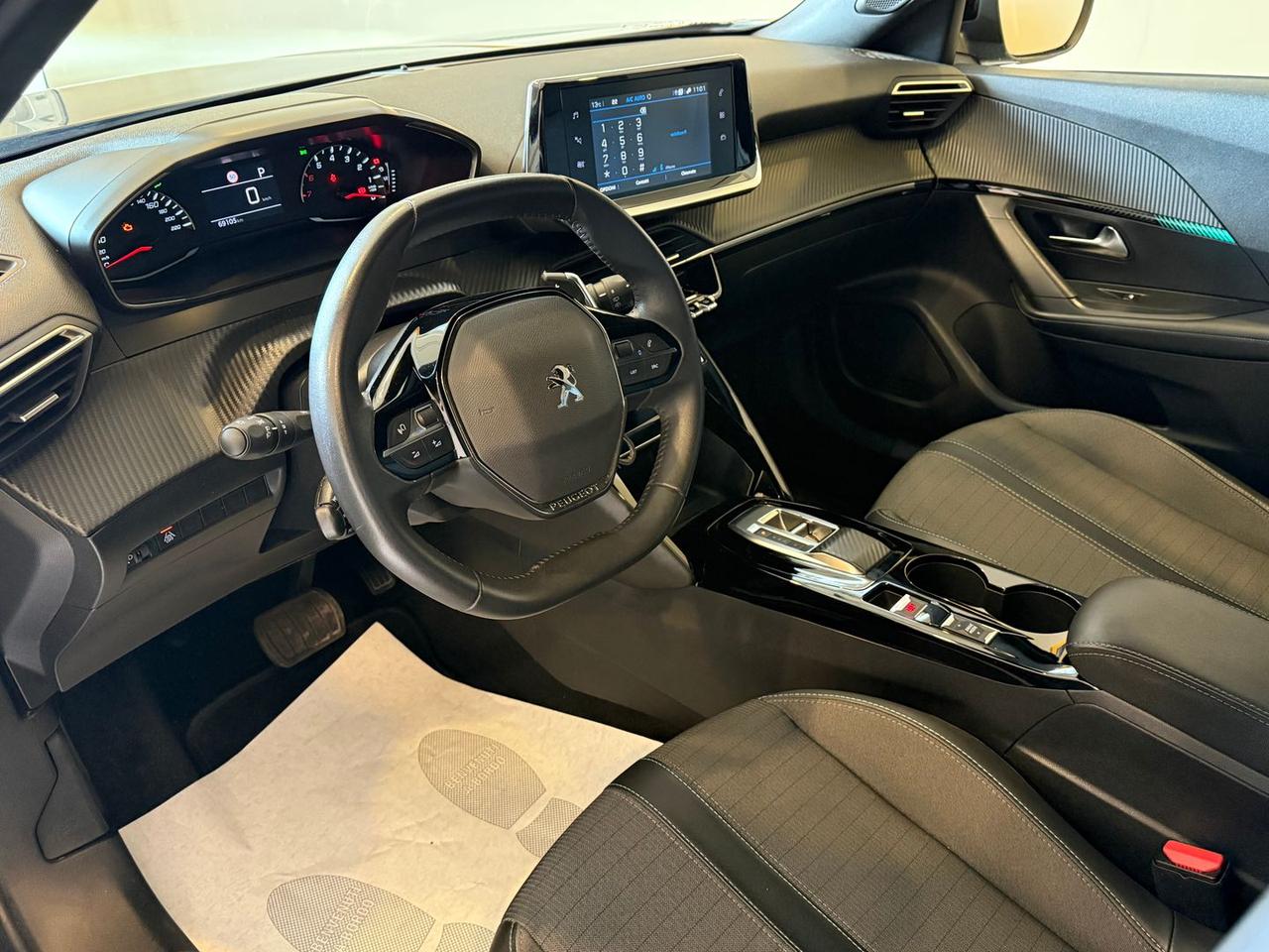 Peugeot 2008 Allure 1.2 PureTech 130 #8927