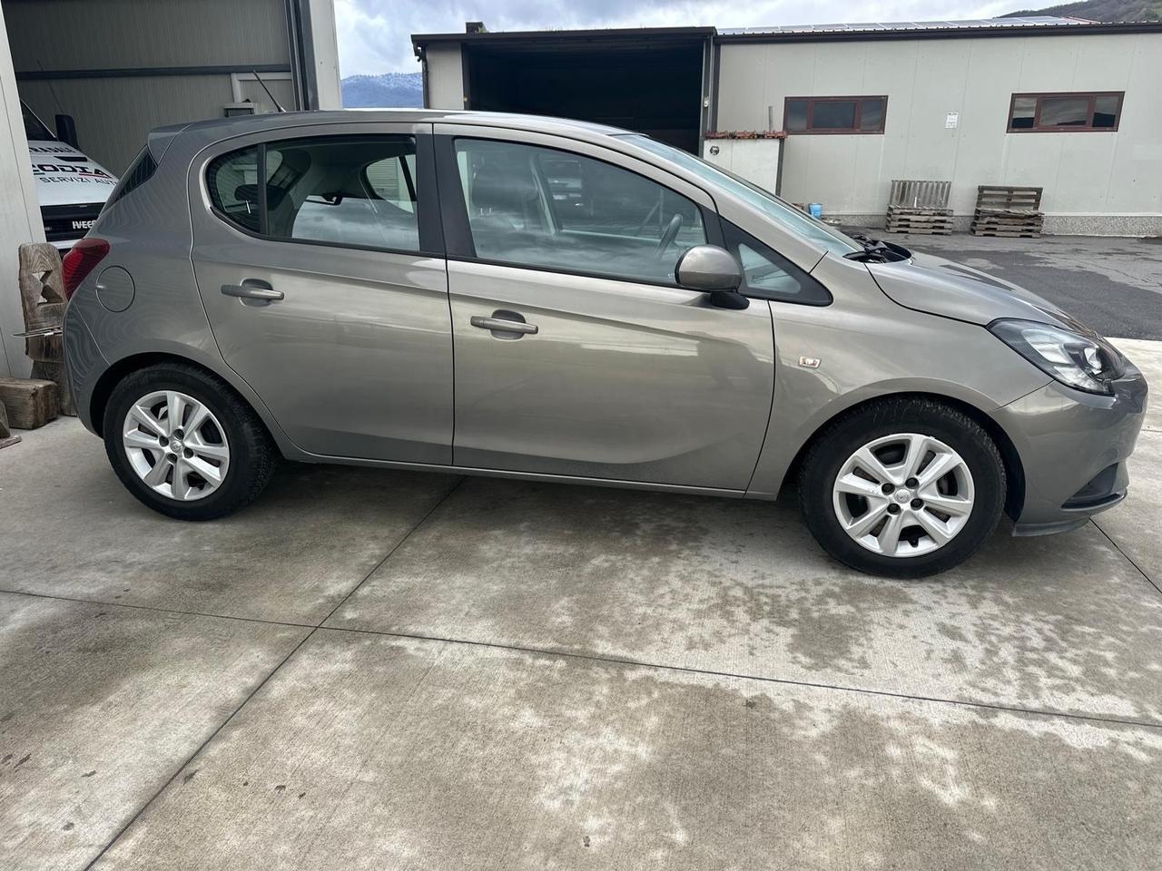 Opel Corsa 1.4 90CV 5 porte b-Color