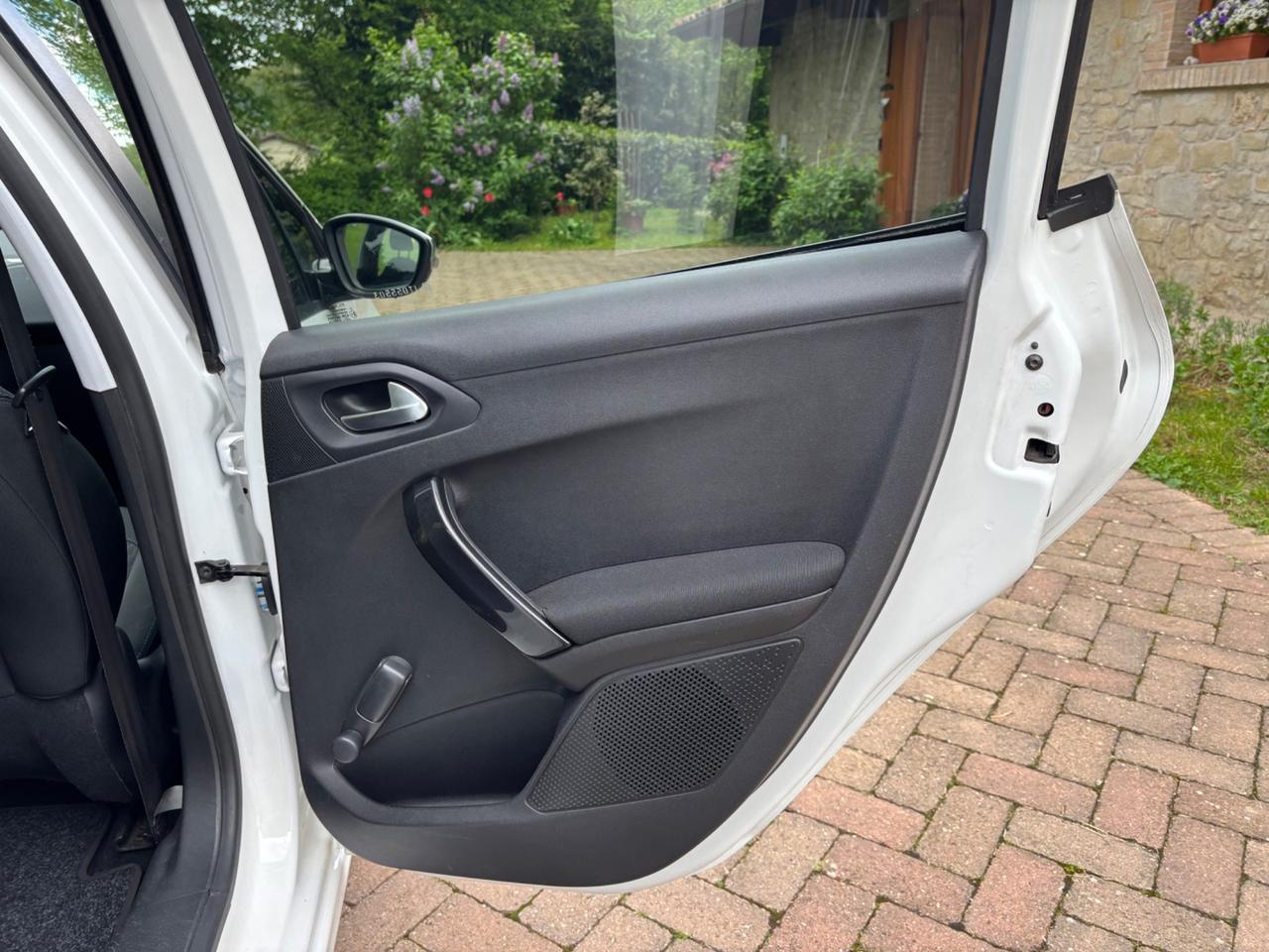 Peugeot 208 BlueHDi 75 5 porte Style OK NEOPATENTATI