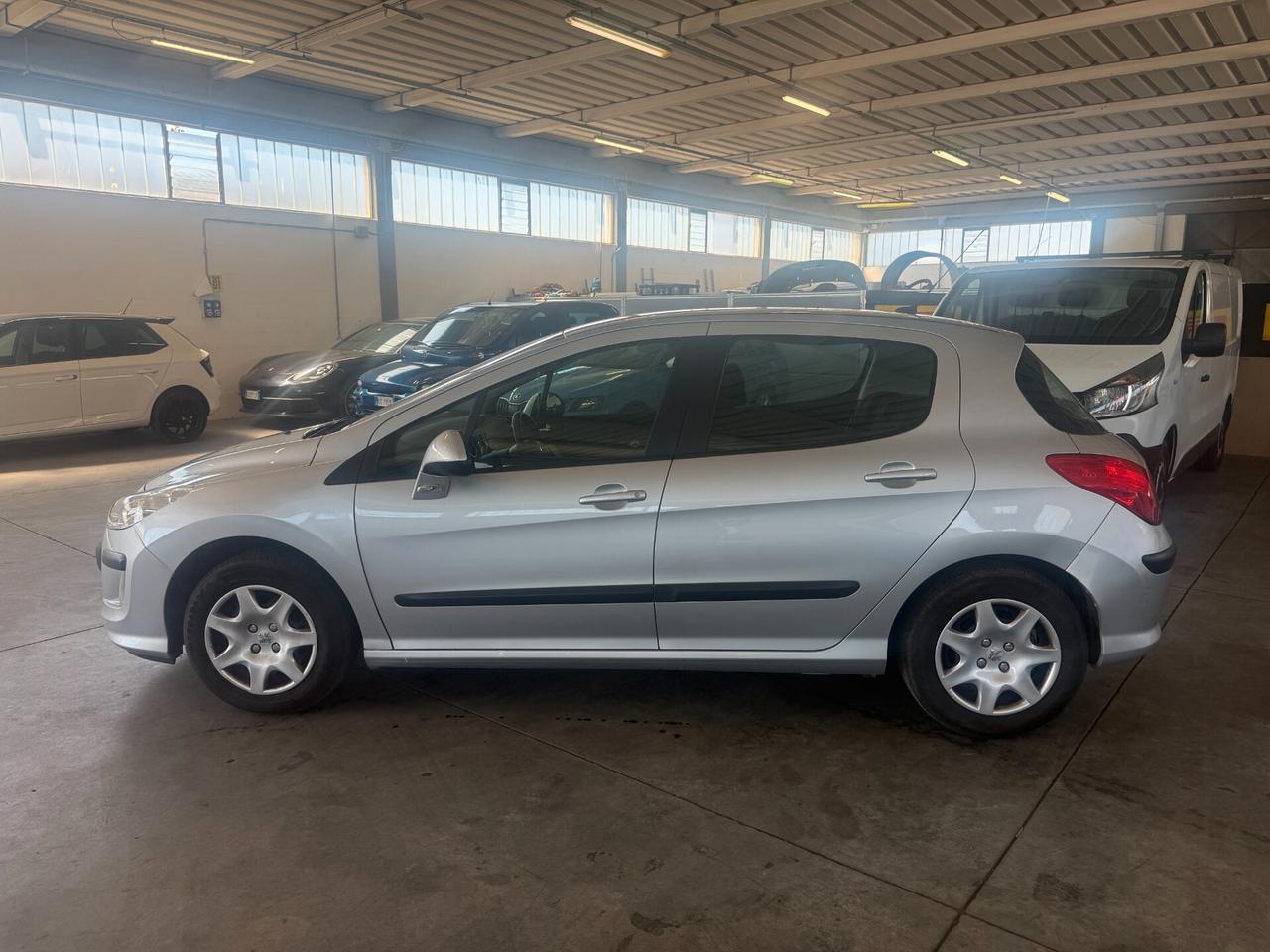 Peugeot 308 1.4 VTi 95CV 5p. Premium