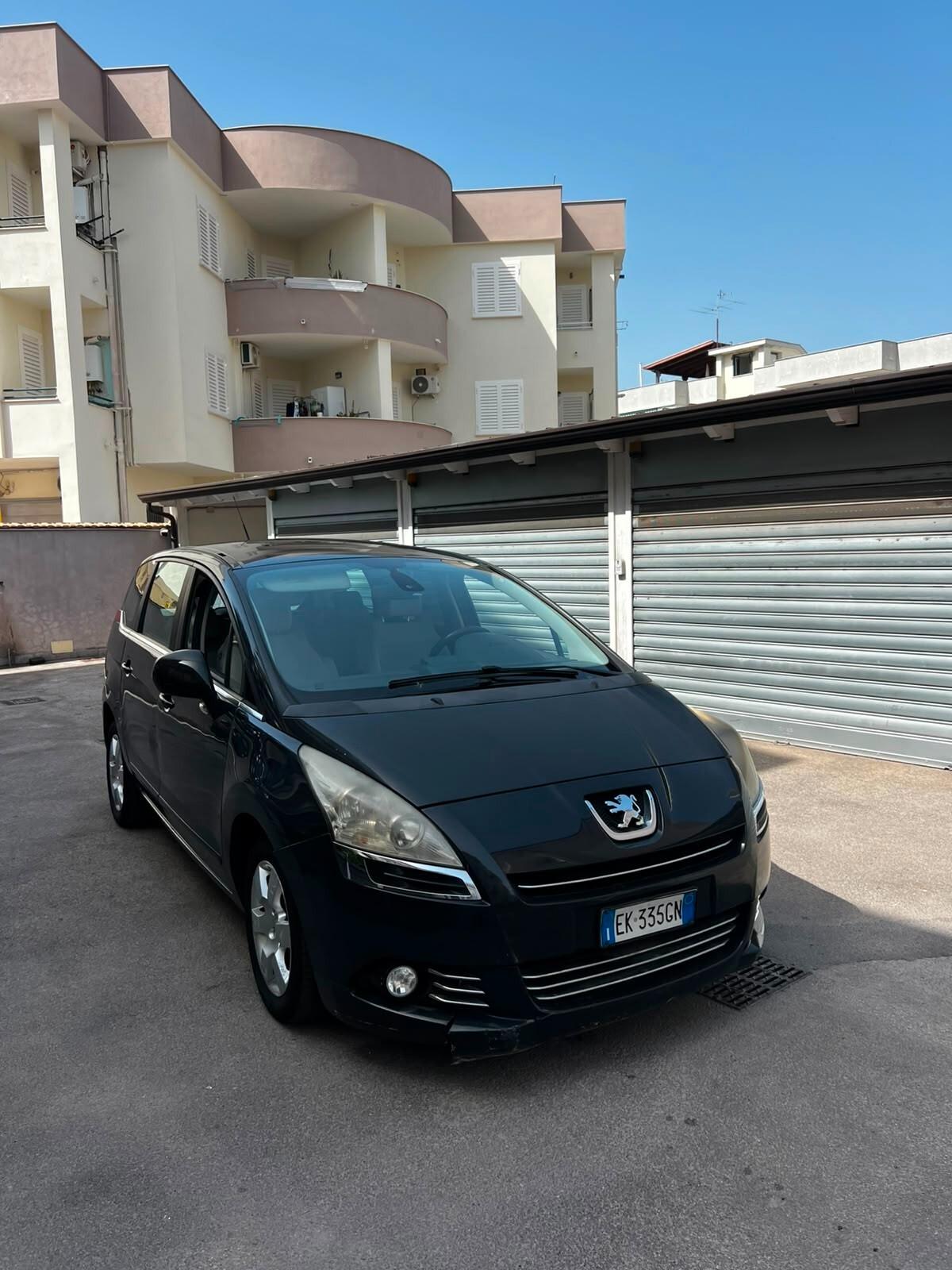 Peugeot 5008 1.6 e-HDi 112CV Stop&Start cambio robotizzato Tecno