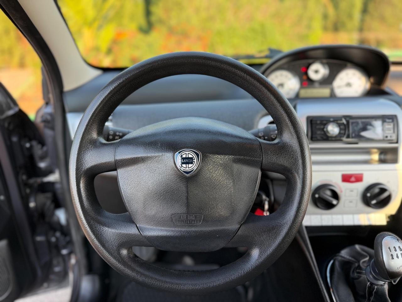 Lancia Ypsilon 1.2 69 CV Argento (51KW)