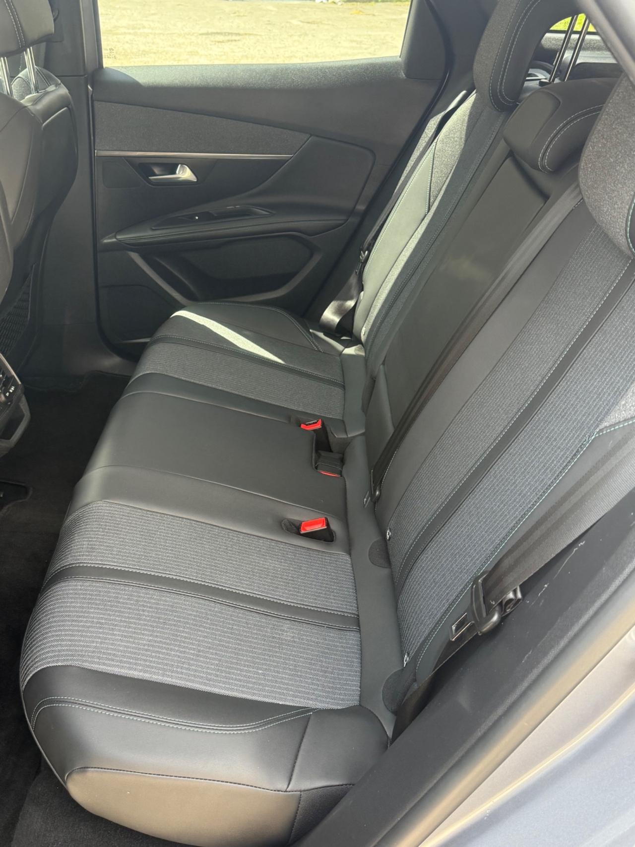 Peugeot 3008 BlueHDi 130 S&S EAT8 Allure
