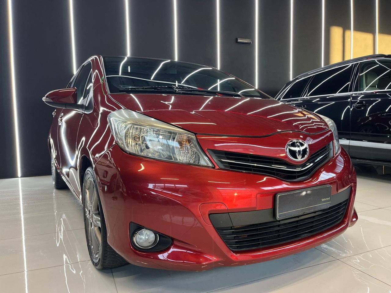 Toyota Yaris 1.4 D-4D 5 porte Lounge TETTO OK NEOPATENTATI