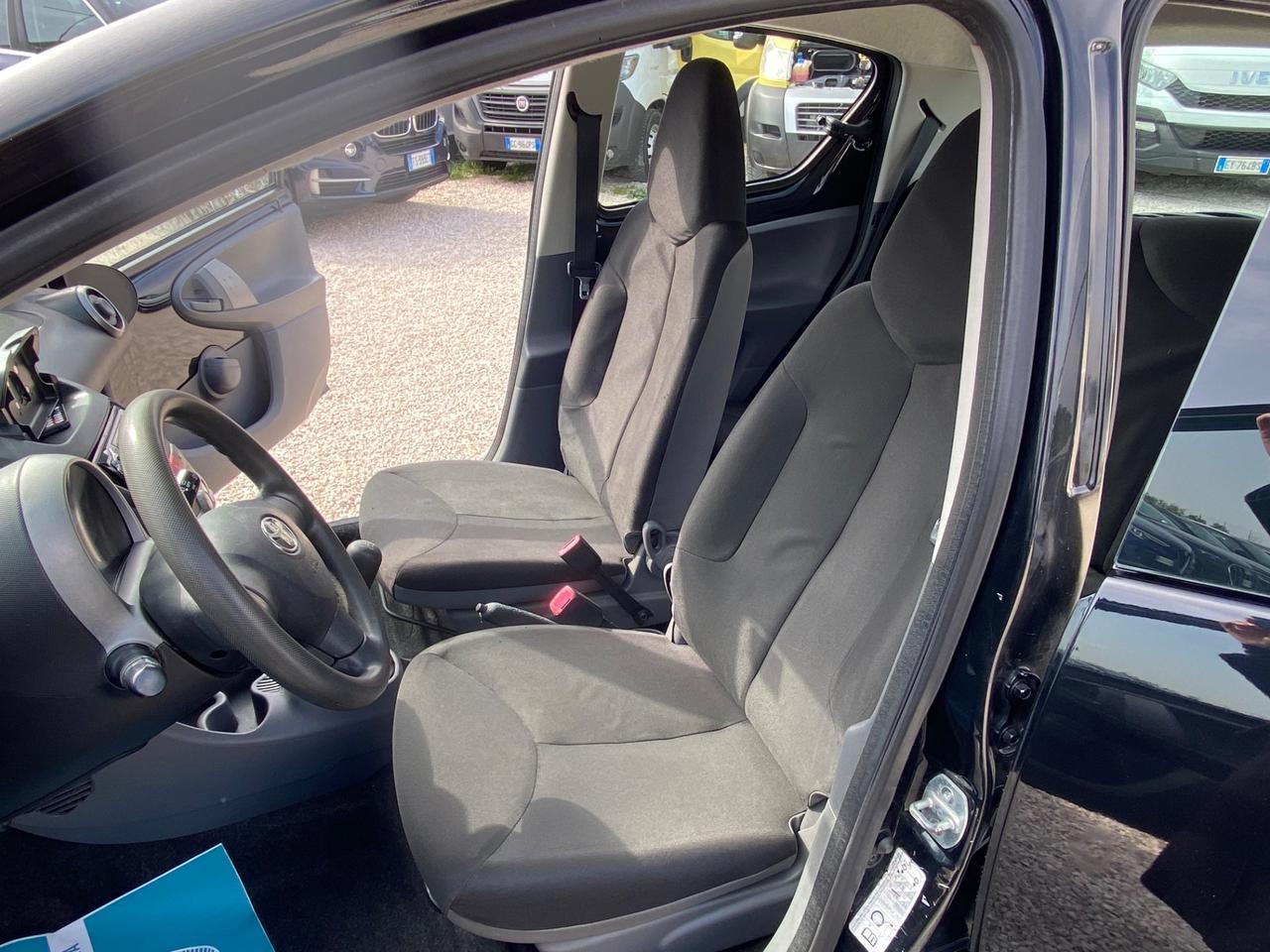 Toyota Aygo 1.0 12V VVT-i 5 porte Sol UNICO PROPIETARIO NEOPATENTATI GARANZIA 12 MESI