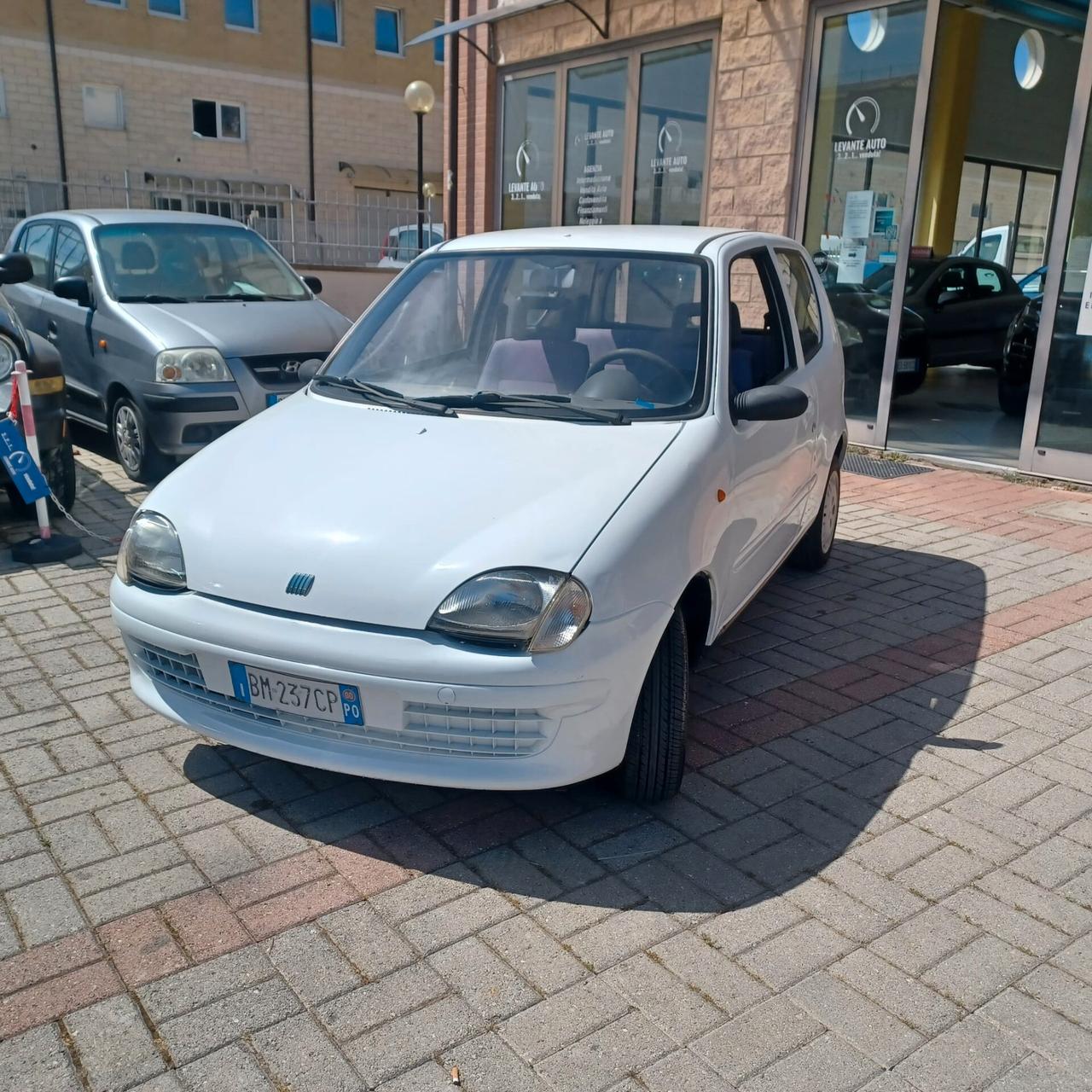FIAT 600 BEN CONSERVATA TUTTO FUNZIONANTE
