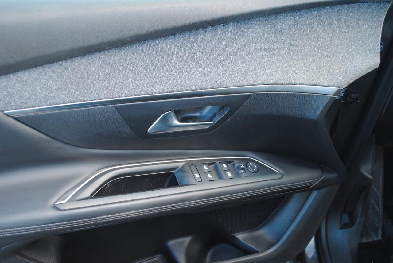 PEUGEOT 3008 1.5 HDI 131 CV