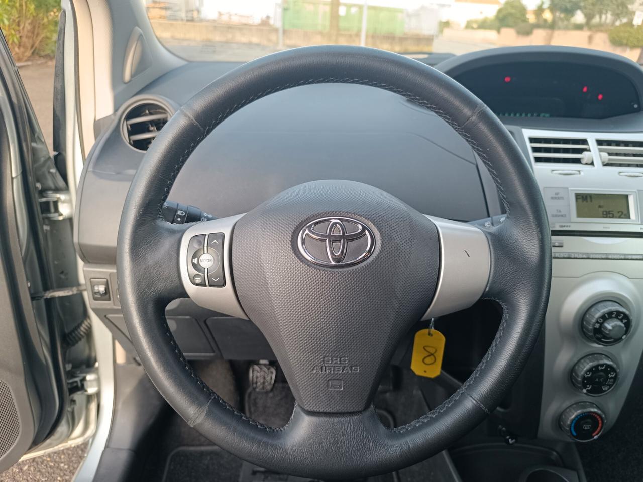 Toyota Yaris 1.0 SOLO 99.000 KM NEOPATENTATI