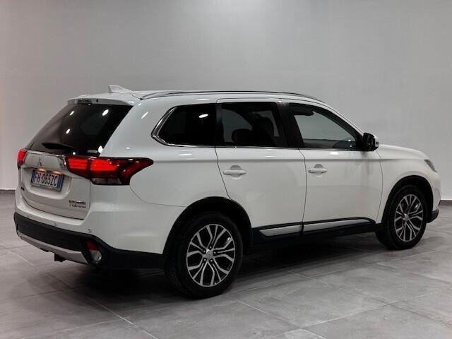 Mitsubishi Outlander 2.2 DI-D 4WD Instyle Plus SDA 7 posti