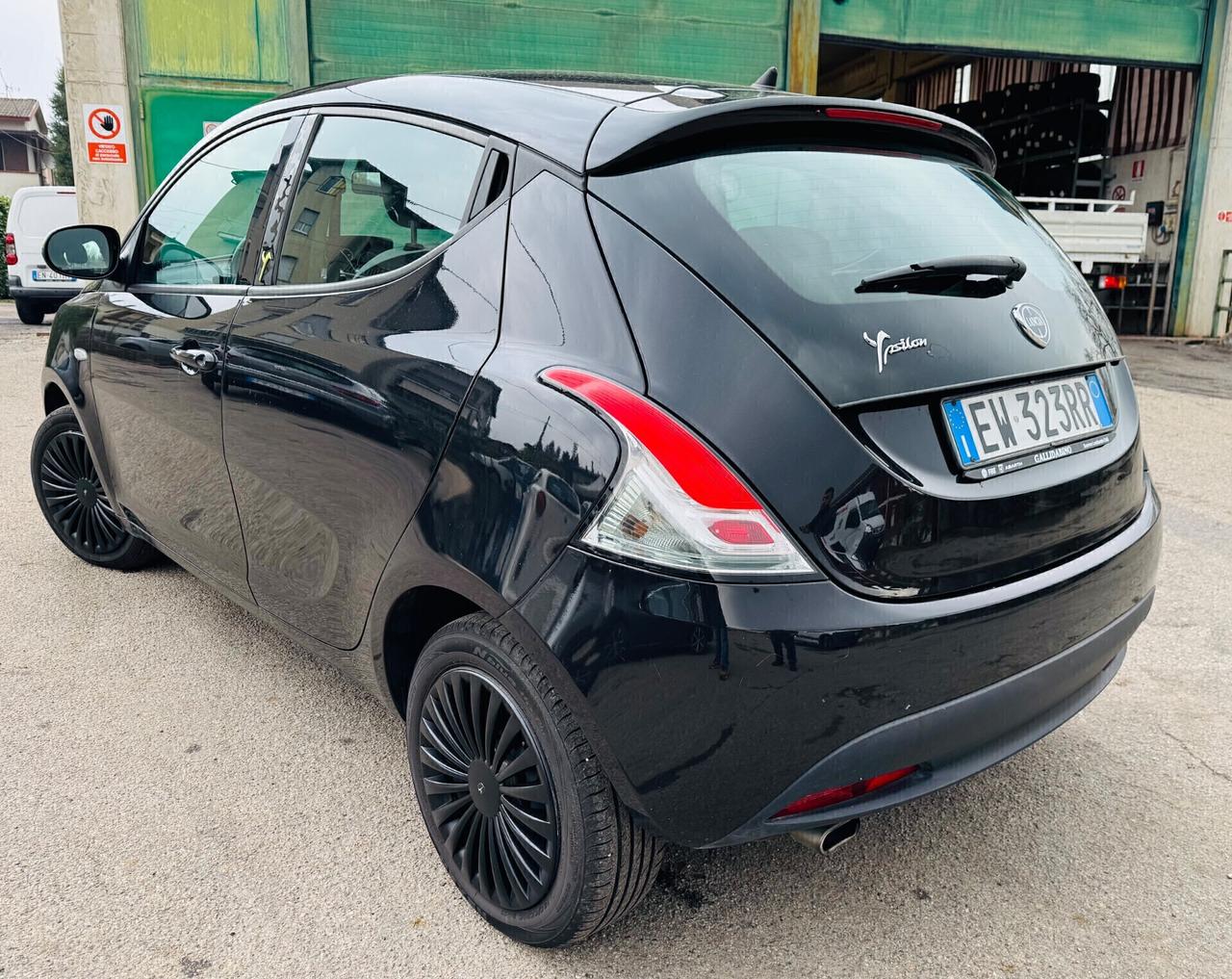 Lancia Ypsilon 1.2 69 CV 5 porte ok Neopatentati