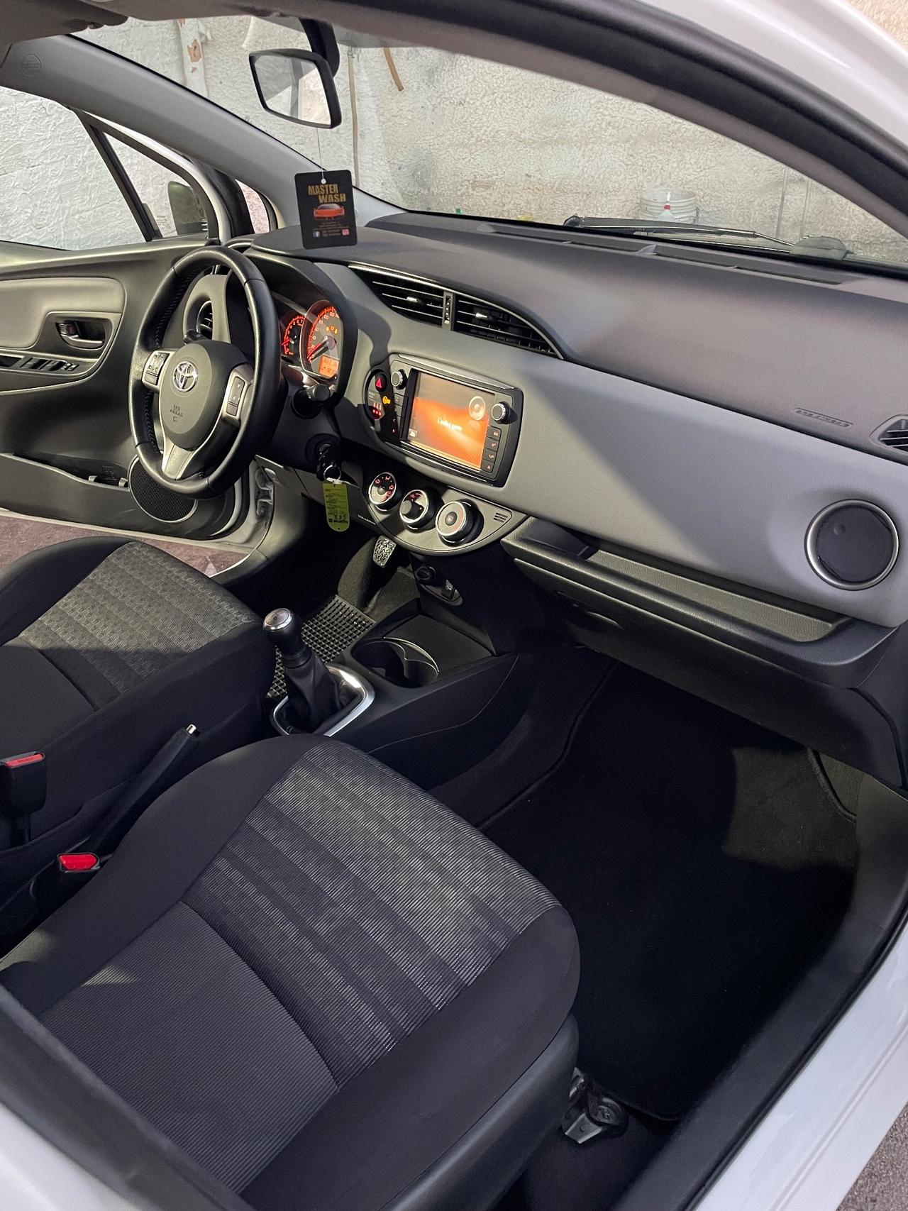 Toyota Yaris 1.0 5 porte Lounge Full navigatore retrocamera dal nord Italia