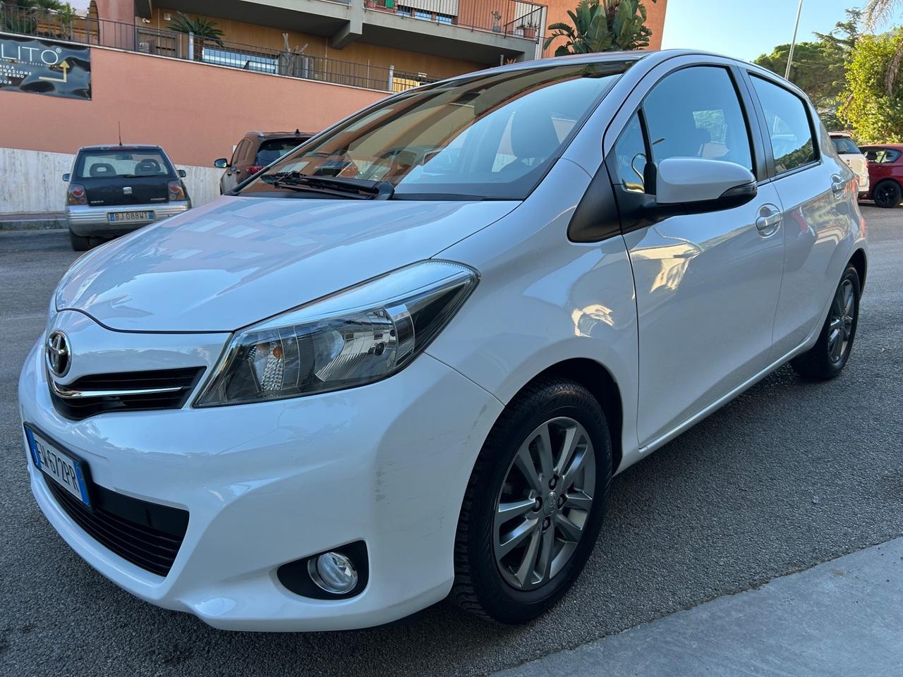 Toyota Yaris 1.0 b. solo 97000 km