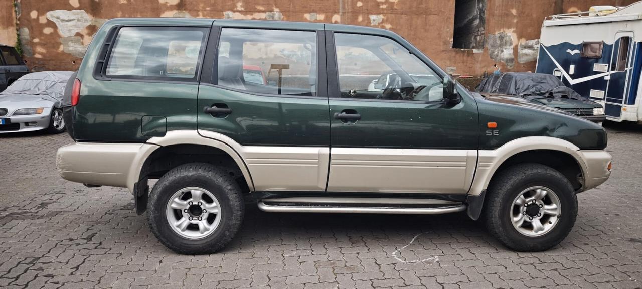 Nissan Terrano II 2.4i 12V cat 5 porte SE