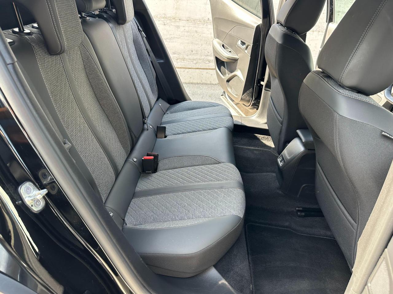 Peugeot 2008 1.2 puretech Allure s&s 100cv