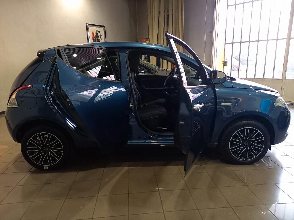 Lancia Ypsilon 1.0 FireFly 5 porte S&S Hybrid Oro