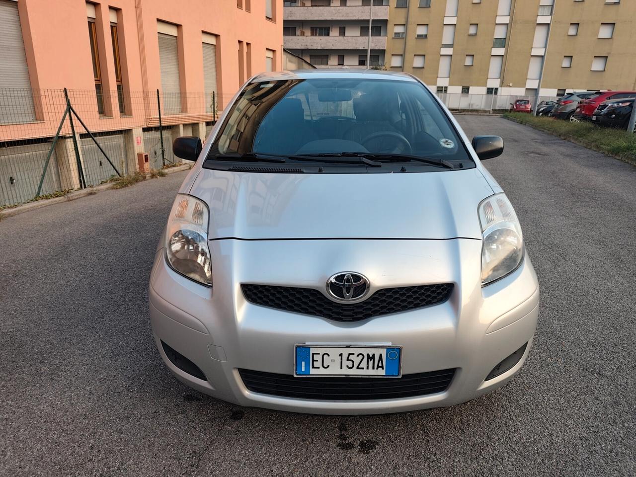 Toyota Yaris 1.0 benzina euro 4 neopatentati