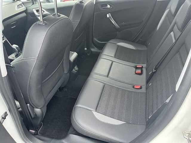 Peugeot 2008 BlueHDi 100 S&S Allure