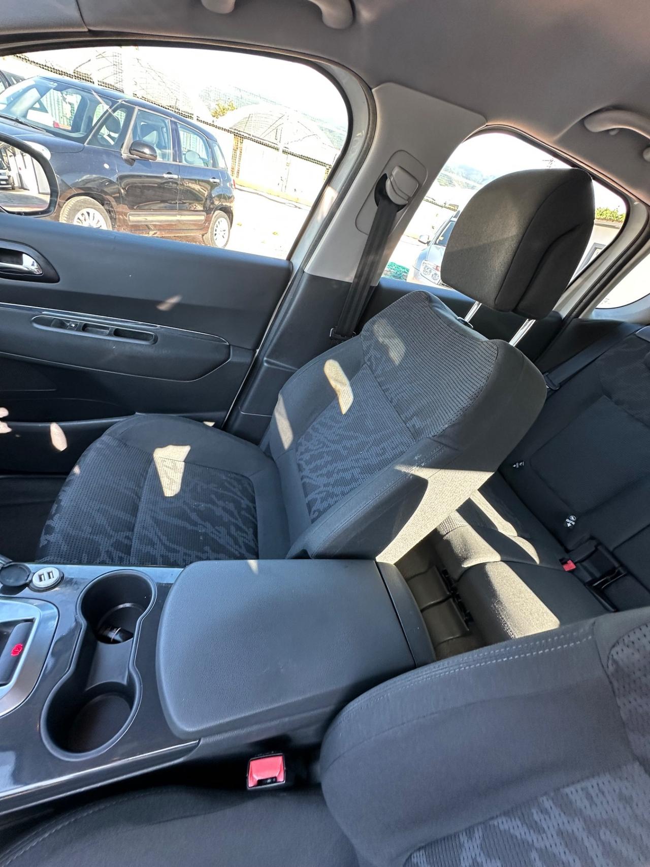 Peugeot 3008 1.6 HDi 112CV Business